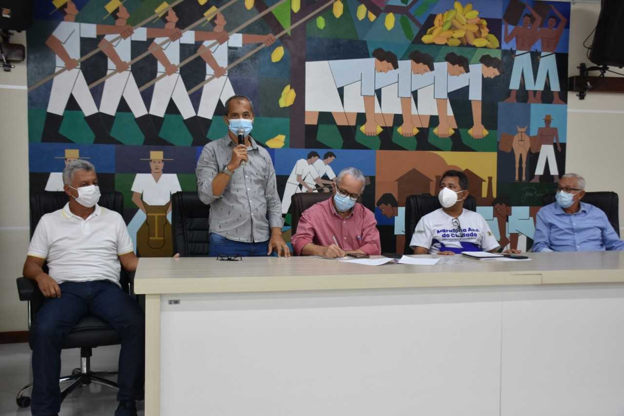 Camacã: Secretário do Estado Josias Gomes visita Camacã e assina convênios com o CIMA